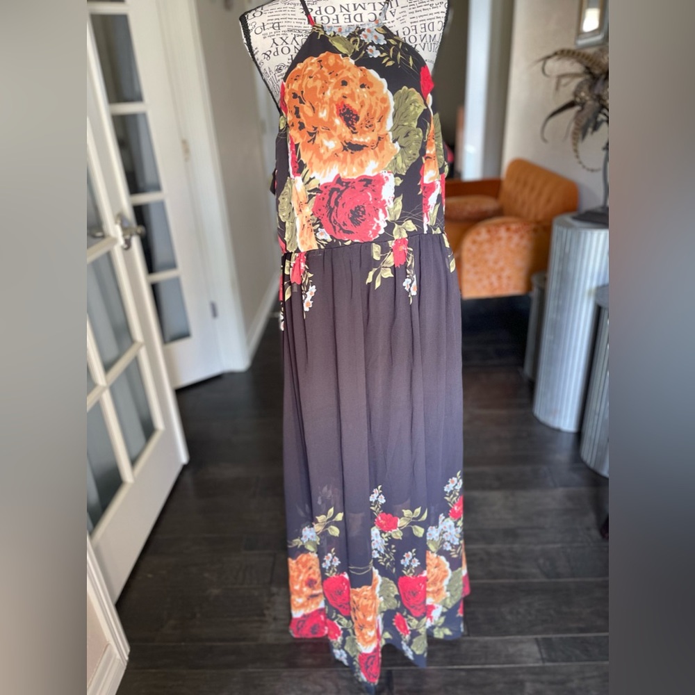 ❗️PRICE DROP❗️XL Black with flowers maxi halter style dress - Picture 9 of 10